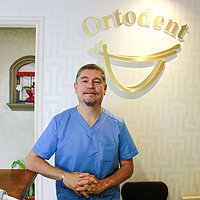 Dr.  Carlos Iván Torres